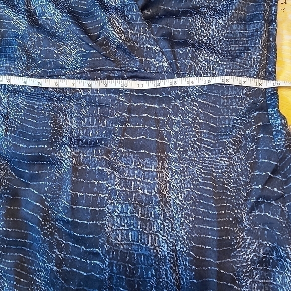 h by  Halston  V-Neck Crossover  Dress - Picture 9 of 10